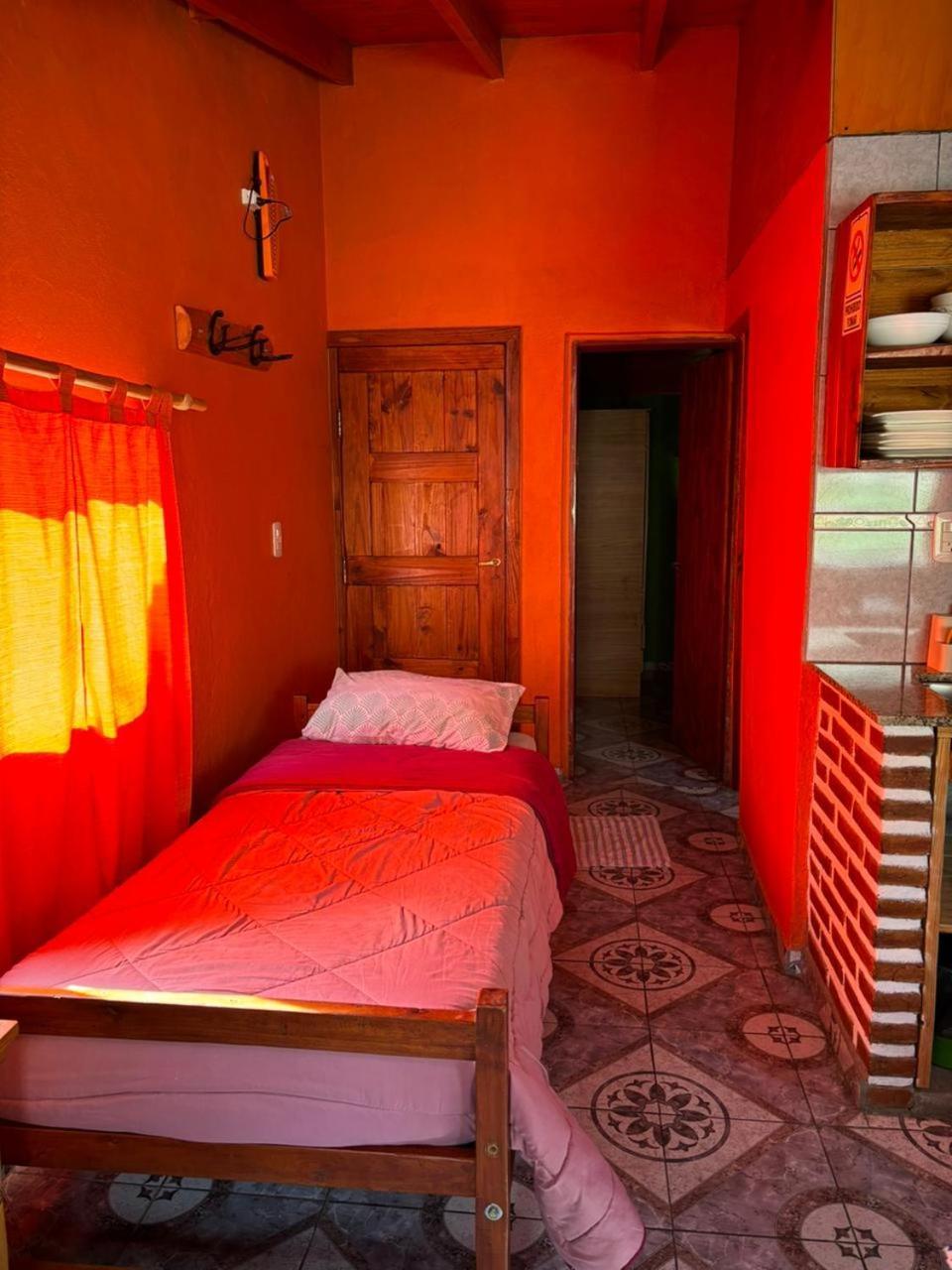 Hostel Luna Country Эль-Чальтен Экстерьер фото